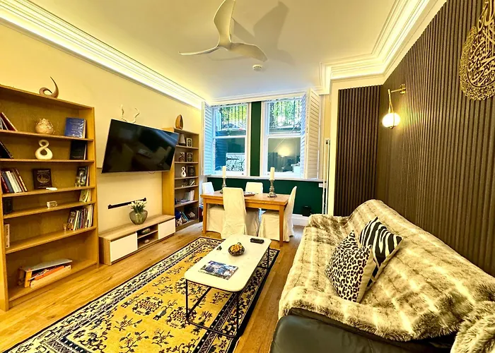 2 Bedroom Apartment In Central London South Kensington By Wild London