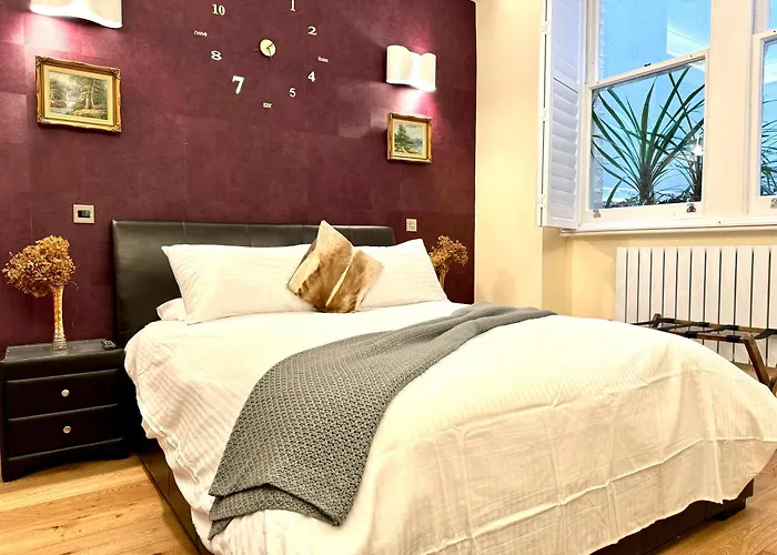 2 Bedroom Apartment In Central London South Kensington By Wild London