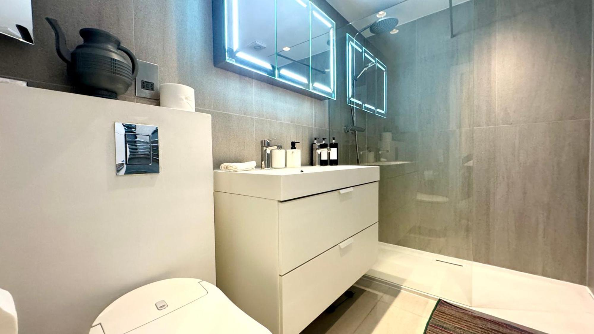 2 Bedroom In South Kensington By Wild Апартаменты