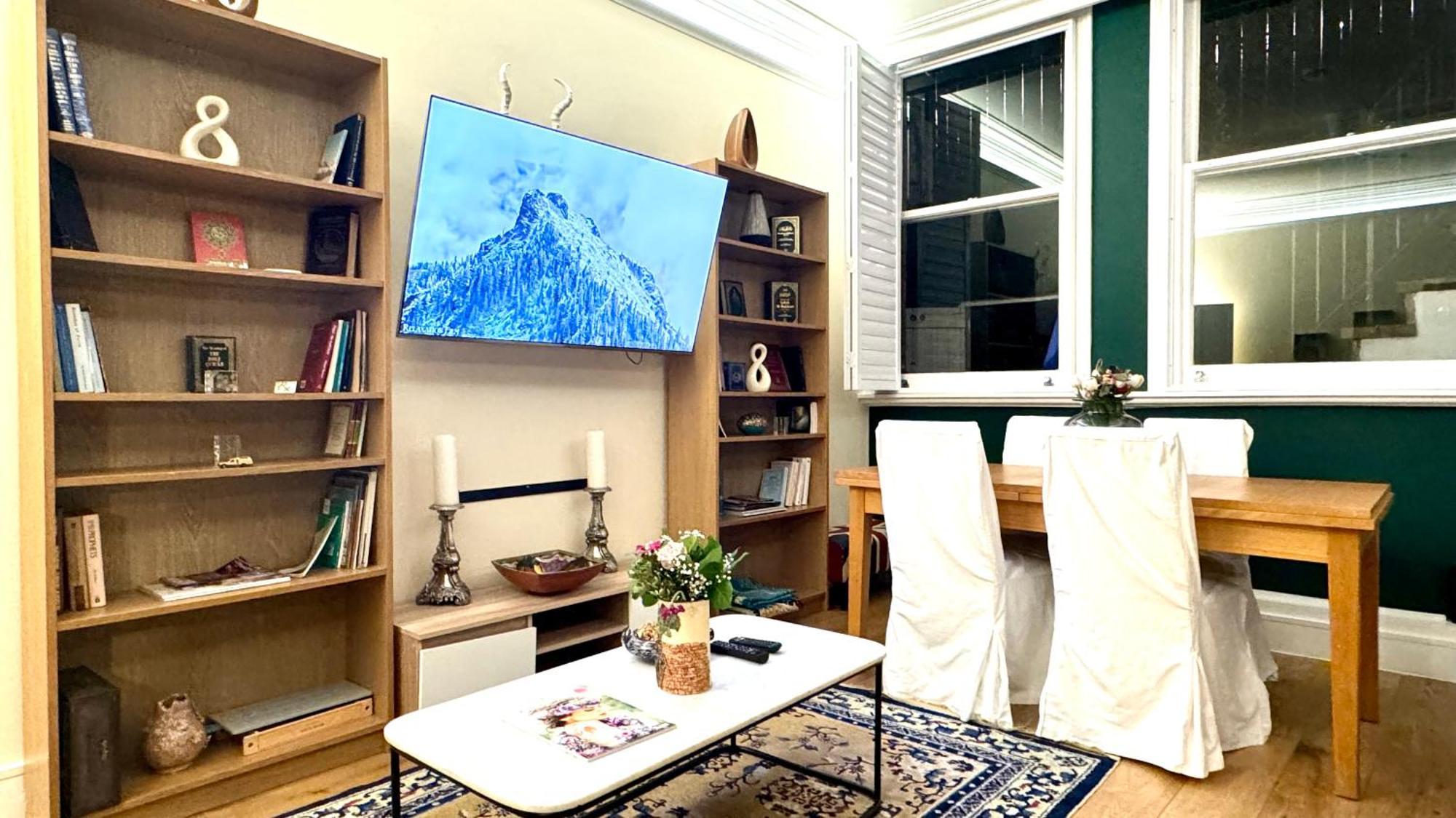 2 Bedroom In South Kensington By Wild Лондон